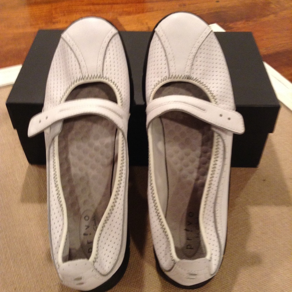 Privo! Walking Shoe